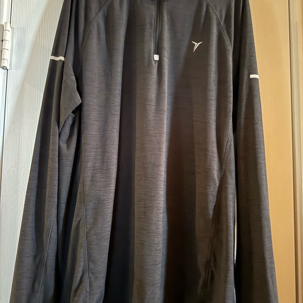 Old Navy Dark Gray Long Sleeve Tee